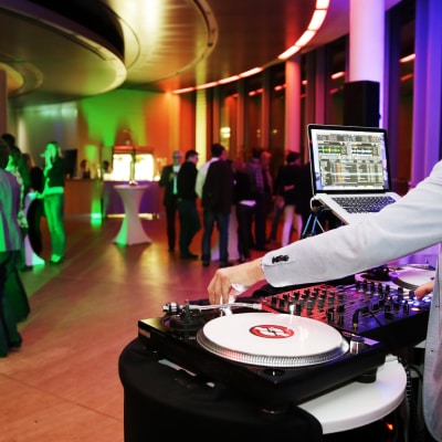 DJ